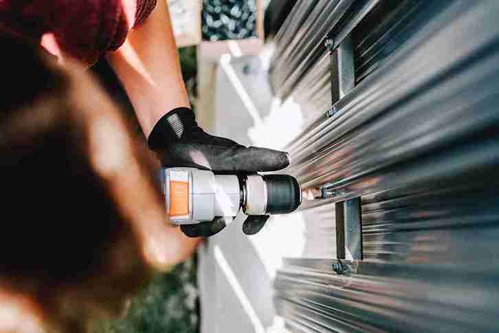metal roof installation