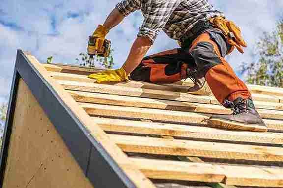 The Benefits of Hiring a Local Roofer in Hidden Hills Over Big Firms