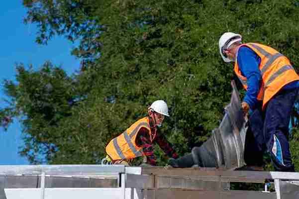 Choosing the Right Metal Roofing Contractor in Los Angeles: A Homeowner’s Guide